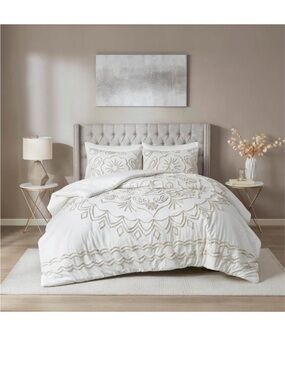 Madison Park Violette Chenille Cotton Tufted Comforter Large Medallion Design